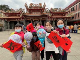 「和平國小開新運，媽祖神宮迓好春」(20250117):20250116天后宮海東書會揮毫10