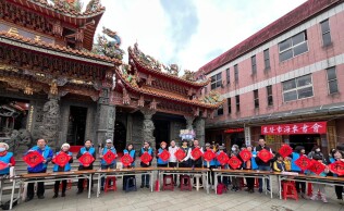 「和平國小開新運，媽祖神宮迓好春」(20250117):20250116天后宮海東書會揮毫14