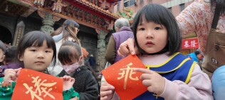 「和平國小開新運，媽祖神宮迓好春」(20250117):20250116天后宮海東書會揮毫2